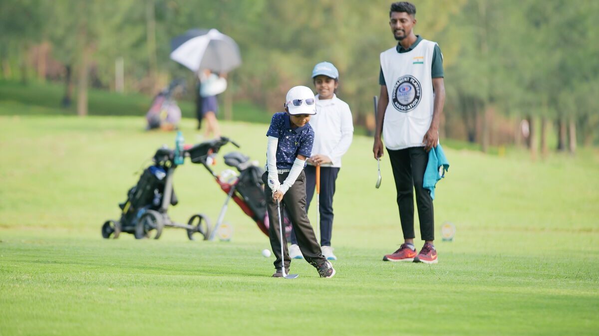 Shinav playing on the course